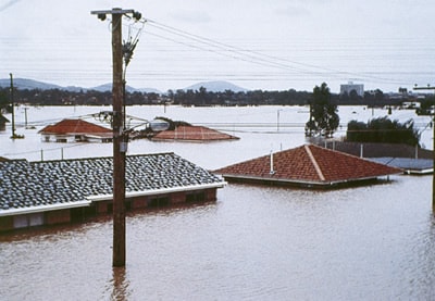http://www.autoevolution.com/images/news/ford-mondeo-titanium-auctioned-queensland-flood-victims-29889_1.jpg