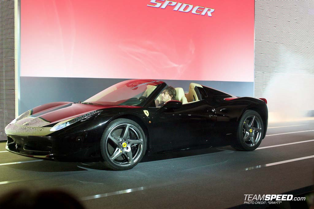 Ferrari 458 Italia Spider Launched in Italy Video