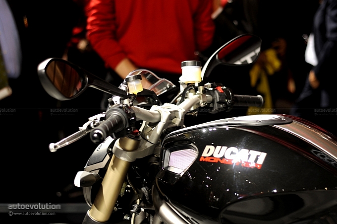 EICMA 2010: Ducati Monster 1100 EVO [Live Photos]