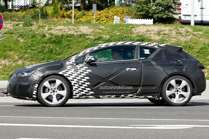 opel astra gtc 2011. Spyshots: 2011 Opel Astra GTC