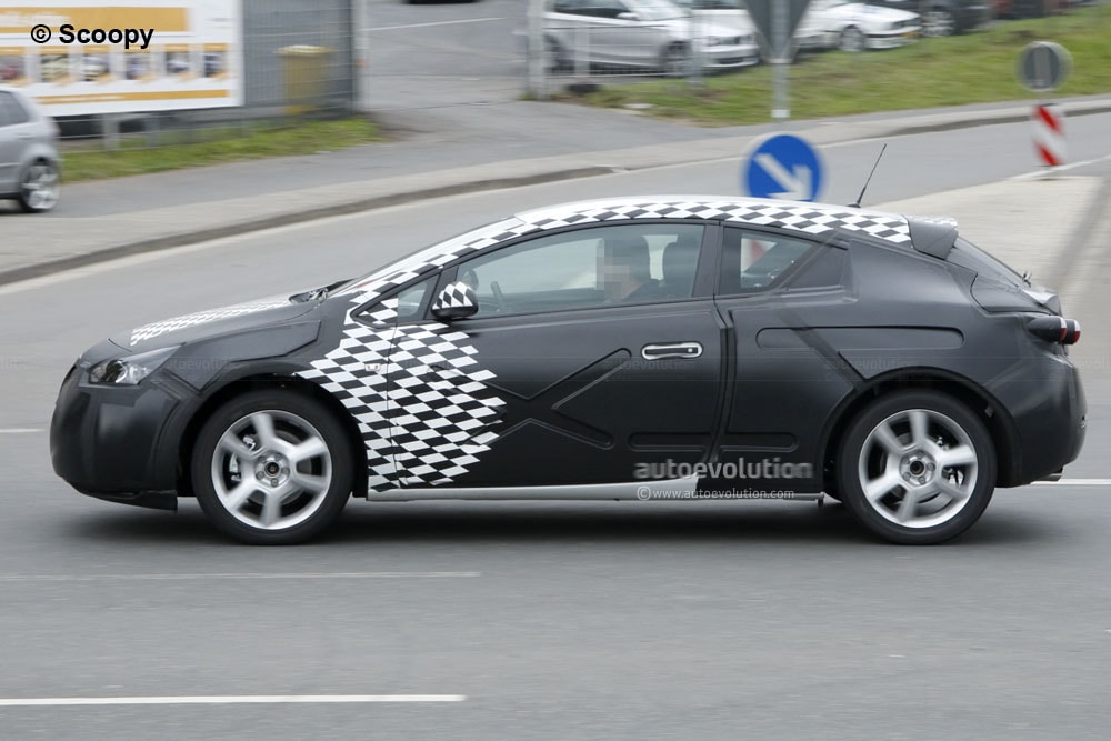 opel astra 2011 gtc. 2011 Opel Astra GTC spyshot