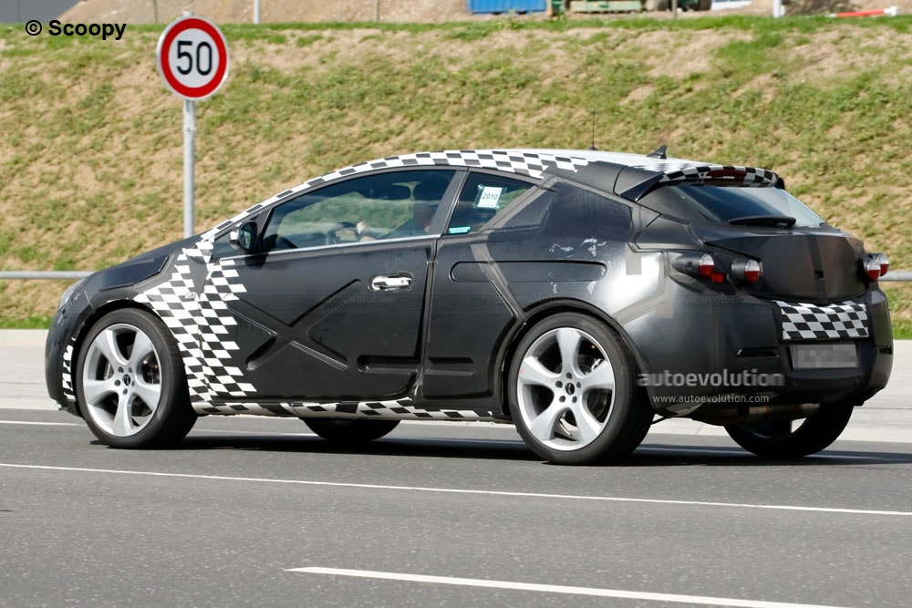 opel astra gtc 2011. 2011 Opel Astra GTC spyshot
